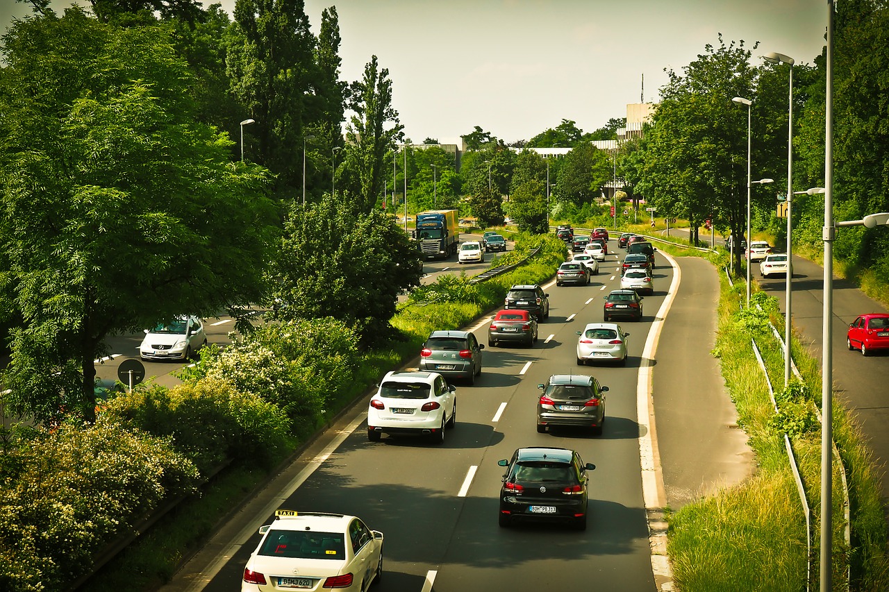 Ile pieniędzy Europejczycy przeznaczają na transport?